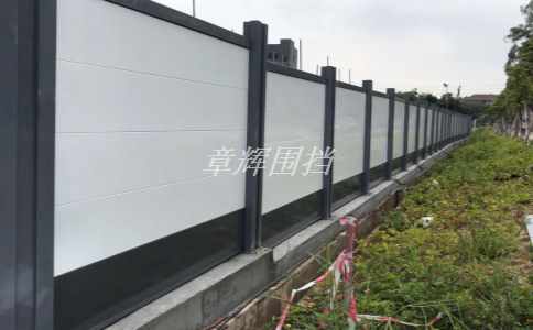 金屬圍擋是否需要防水功能？