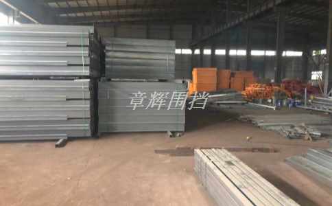 金屬圍擋的數量和長度與工程規模有關嗎？