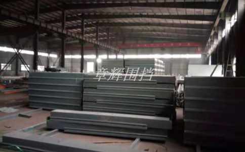 金屬圍擋是否可以作為高速公路防護(hù)設(shè)施使用？(評(píng)估金屬圍擋在高速公路安全中的應(yīng)用)